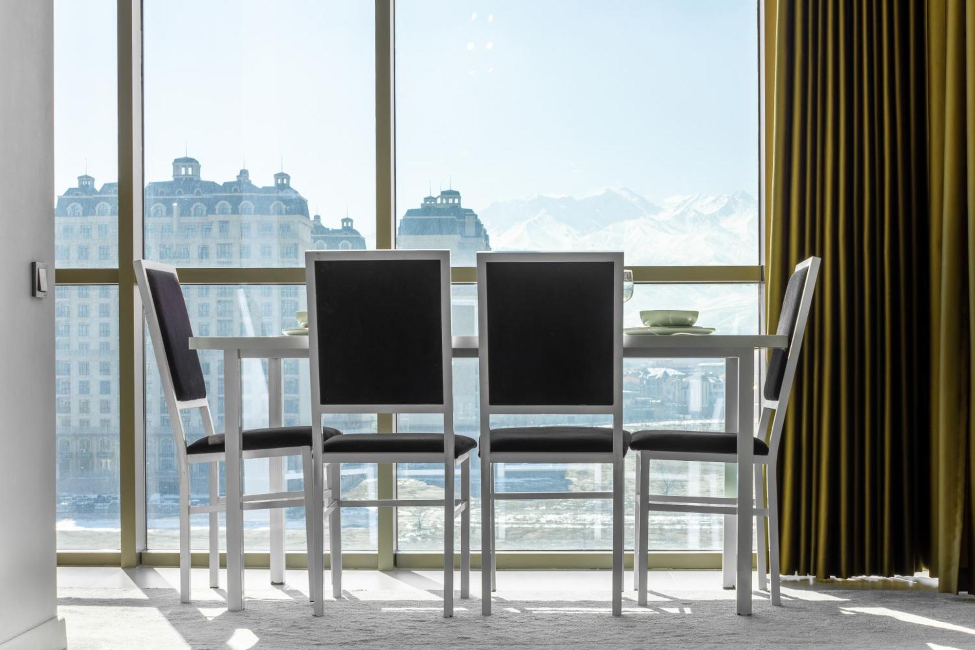 9Th And 6Th Floor Stylish Apartments With Mountainvista Biszkek Zewnętrze zdjęcie